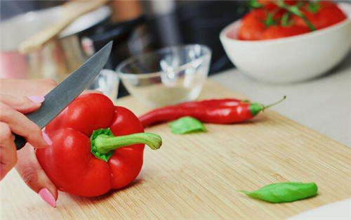 如何缓解切辣椒手辣的问题,如何缓解切辣椒造成的手辣