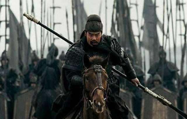 夏侯惇单挑关羽，在我眼中就是找死