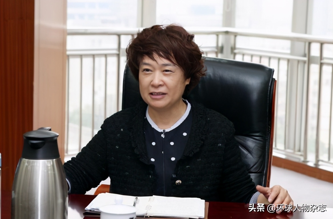 千亿烟企掌门“芙蓉女王”,被爆与*夫情**“共薅国家羊毛”,狼狈落马