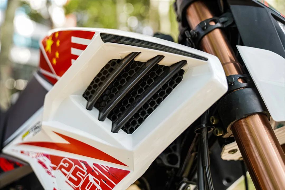 银钢铁拳250到底值不值得入手,1万左右的重型拉力车