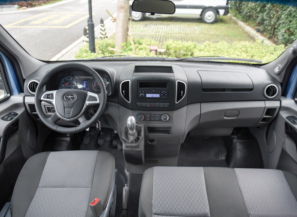 奔驰凌特2018款柴油,奔驰凌特2.1t柴油上路多少钱