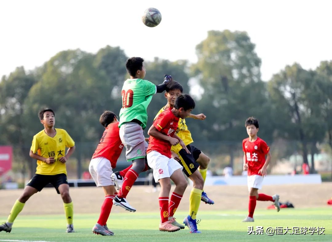 恒大足校连夺三冠,恒大足校两年100个冠军