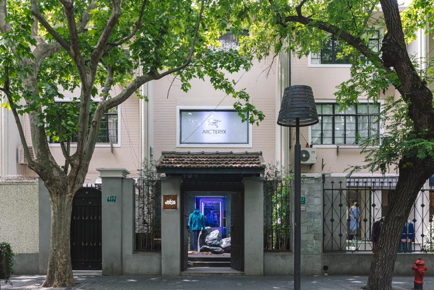 始祖鸟alphasv明星上身,始祖鸟alphasv兔年限定款