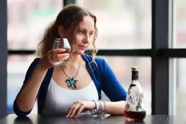 会喝酒的女人经典美句,会喝酒的女人气质好