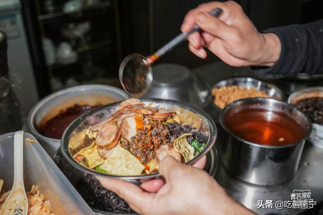 建政路柳州螺蛳粉,半夜两点还开的柳州螺蛳粉