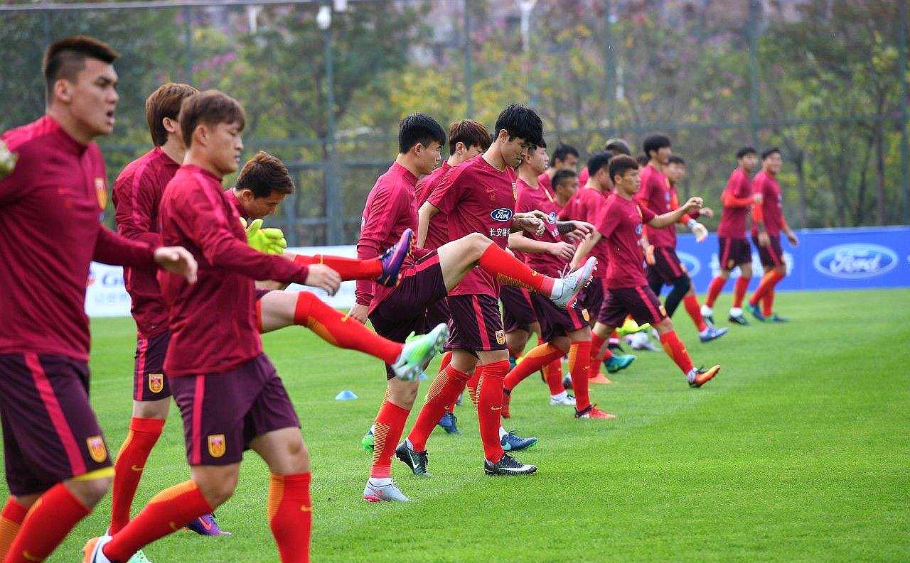 国足放弃回防,冯潇霆19年亚洲杯对泰国过人