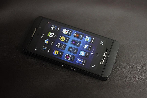 黑莓手机为什么执着于全键盘,黑莓手机发展史