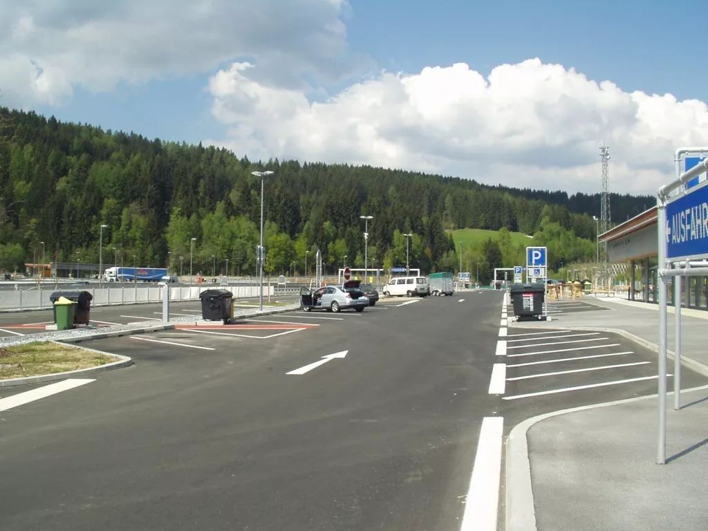 去德国跑无限速高速是什么感受？