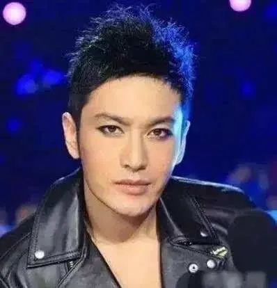 画眼线简单好看,画眼线要不要画下眼线