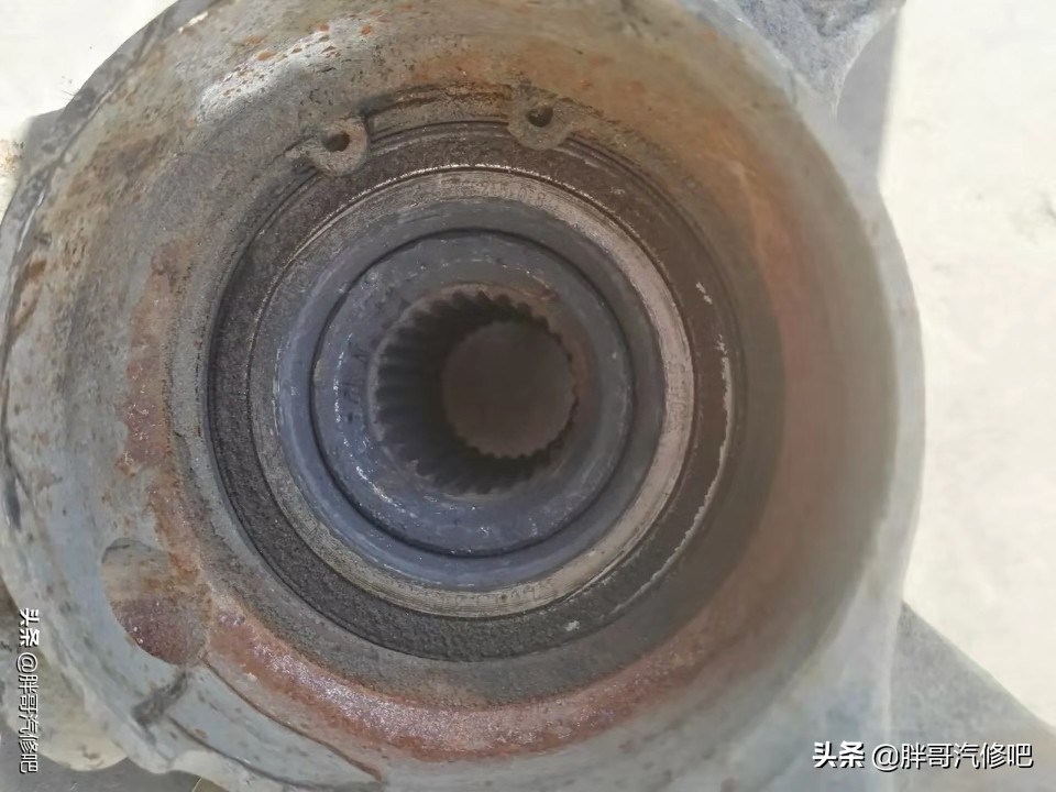 发动机搭铁不良故障的表现是什么,发动机搭铁不良导致发动机高温