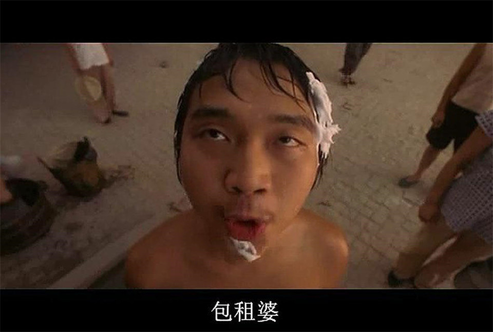 还记得电影功夫前期的经典片段吗,还记得功夫里的龅牙珍吗