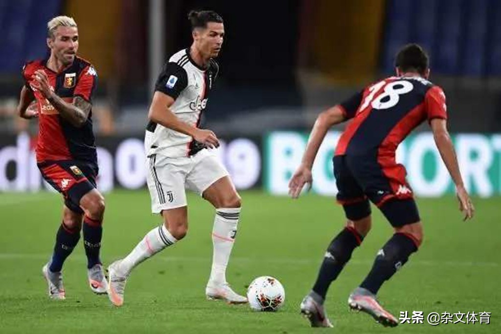 C罗与女友各司其职！乔治娜乘坐C罗的私人飞机，戴着墨镜帅气十足