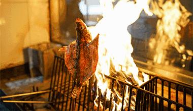 新疆和田夜市什么美食最好吃,和田夜市哪家的胡辣羊蹄好吃