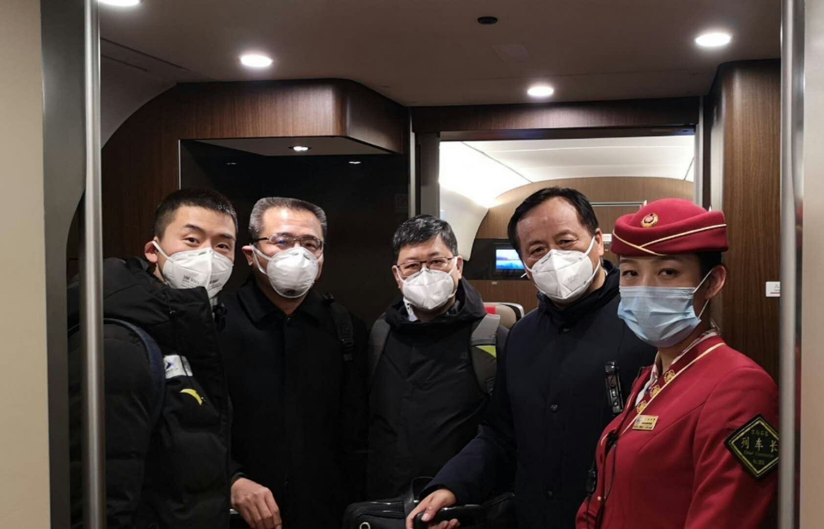 医者仁心，无私奉献。北京医护人员紧急赶赴武汉参加疫情救援