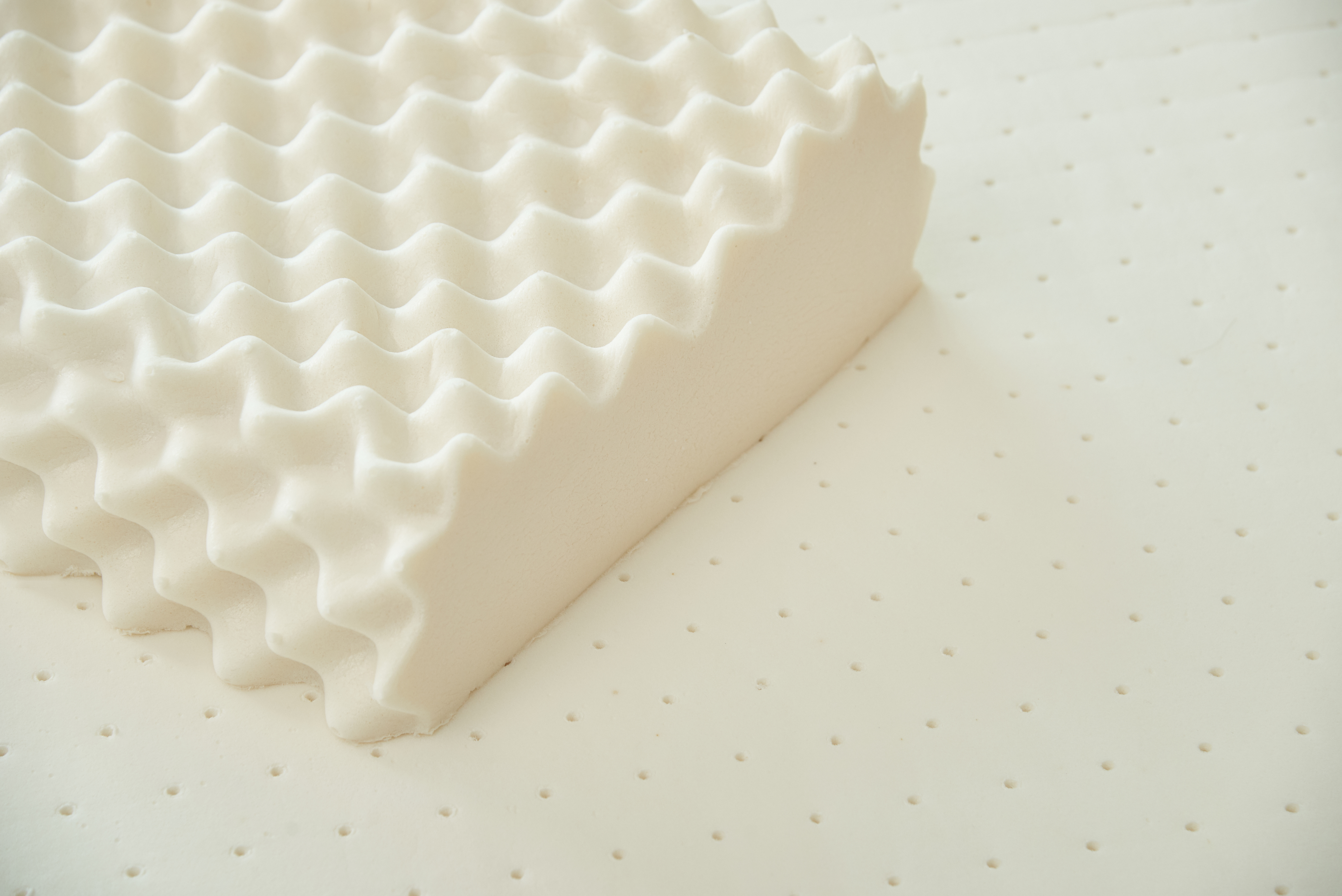 乳胶枕头怎么睡哪边高哪边低,乳胶枕头是睡高一点还是低一点