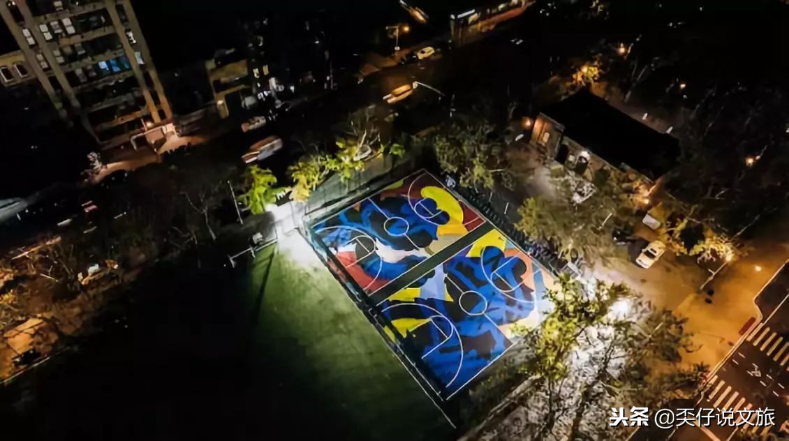 让人惊呆的篮球比赛,篮球场和足球场冲突对比