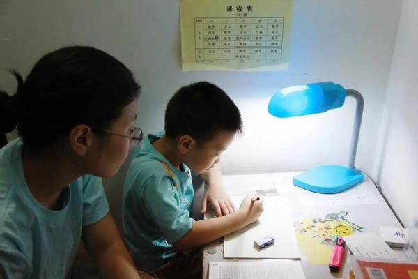 为什么家长陪读孩子动力越不足,陪读成绩好但条件不好还要坚持吗