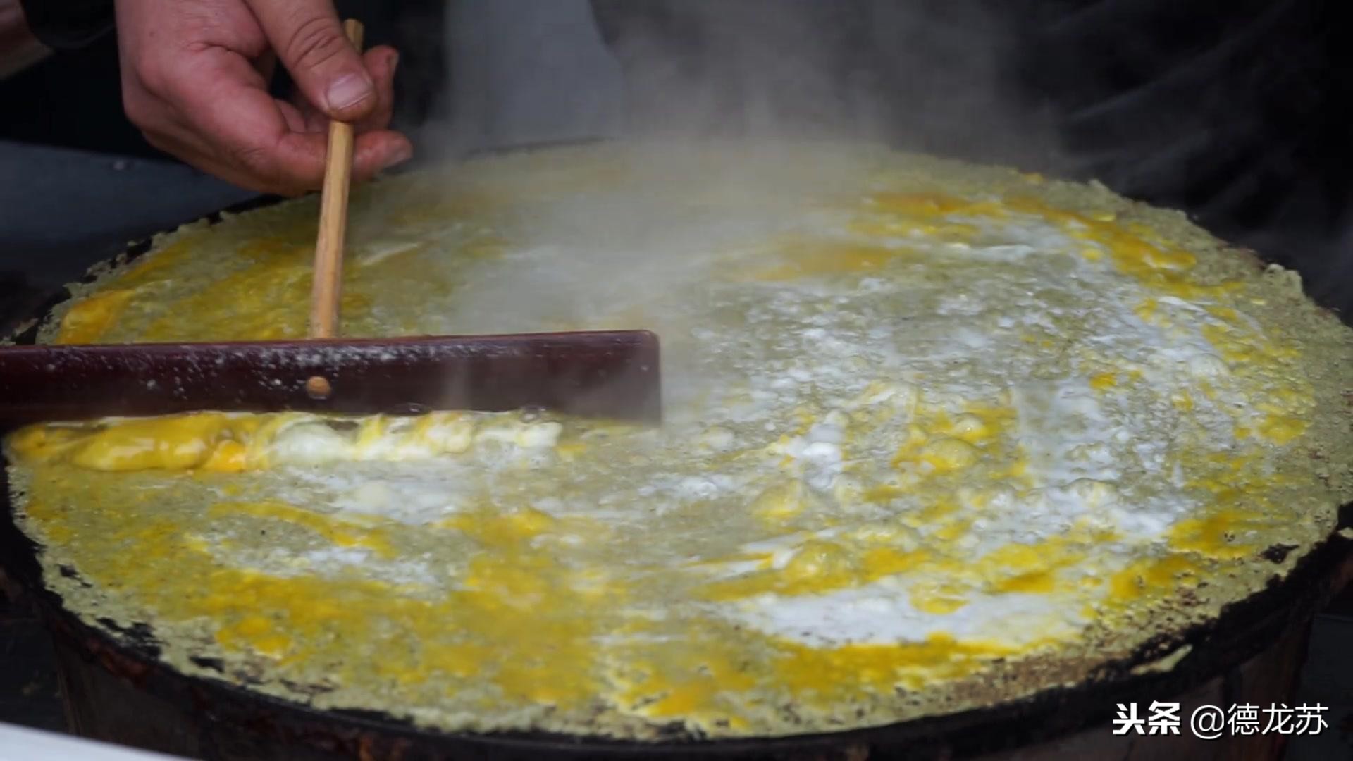 天津煎饼和煎饼果子一样吗,山东杂粮煎饼和天津煎饼果子关系