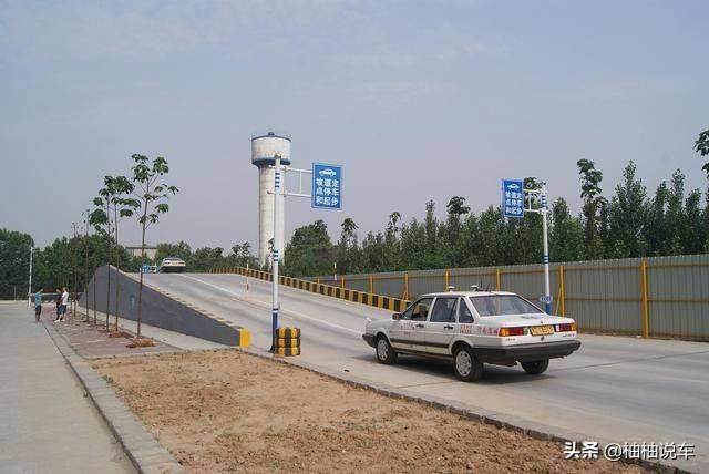 科目二倒库最简单又准的方法图解,科目二出库什么时候打方向盘最准