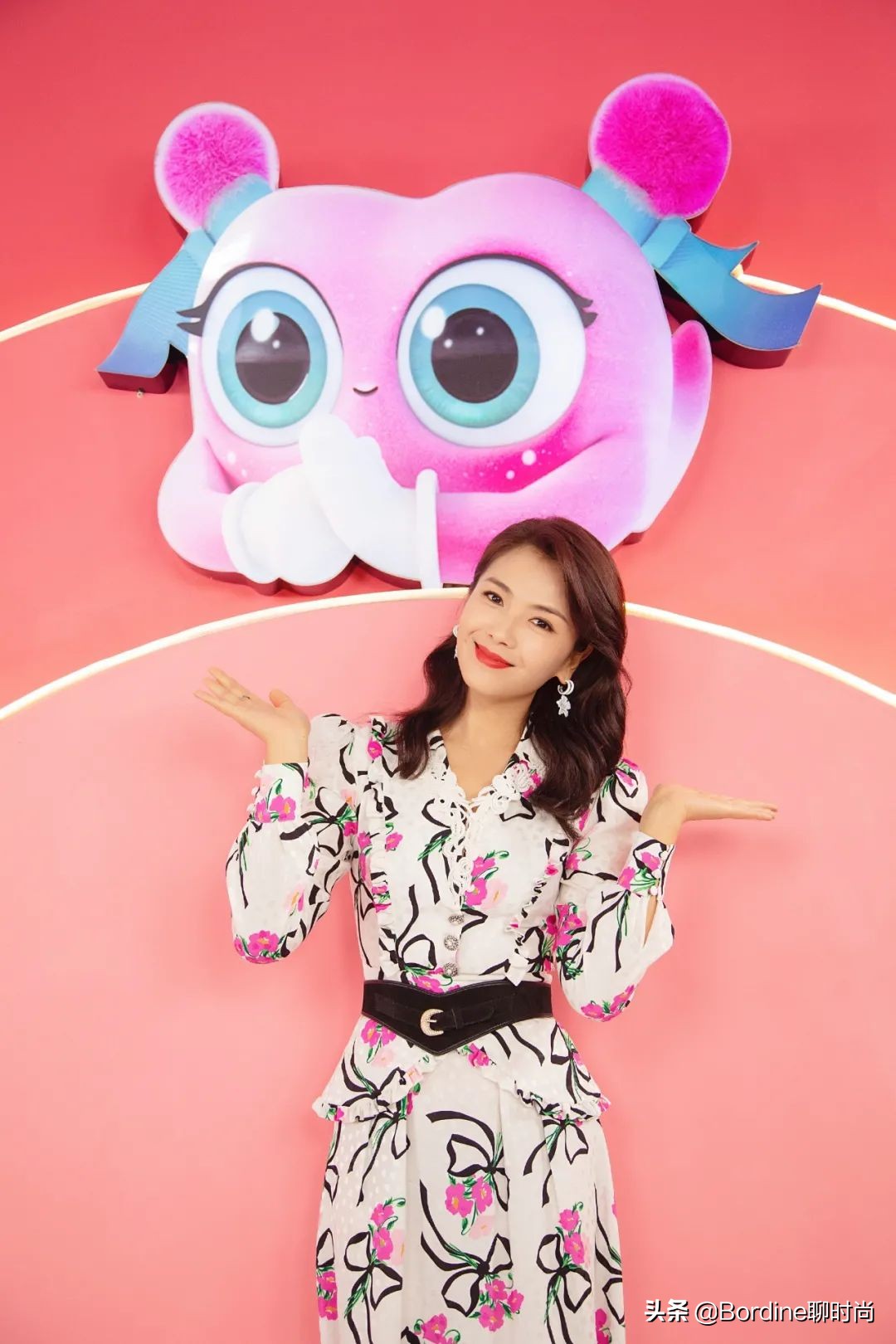 刘涛穿搭风格大胆又多变,刘涛这几套造型活泼又显嫩