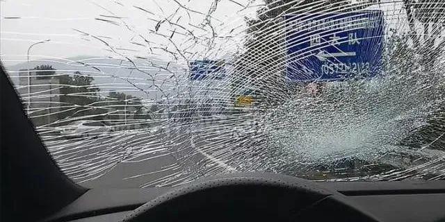 车撞人后怎么去保险公司理赔,车撞人怎么处理保险怎么走