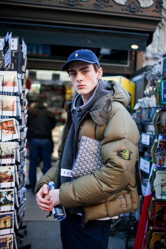 胖男人穿什么颜色的羽绒服,40岁男人穿什么颜色羽绒服好看