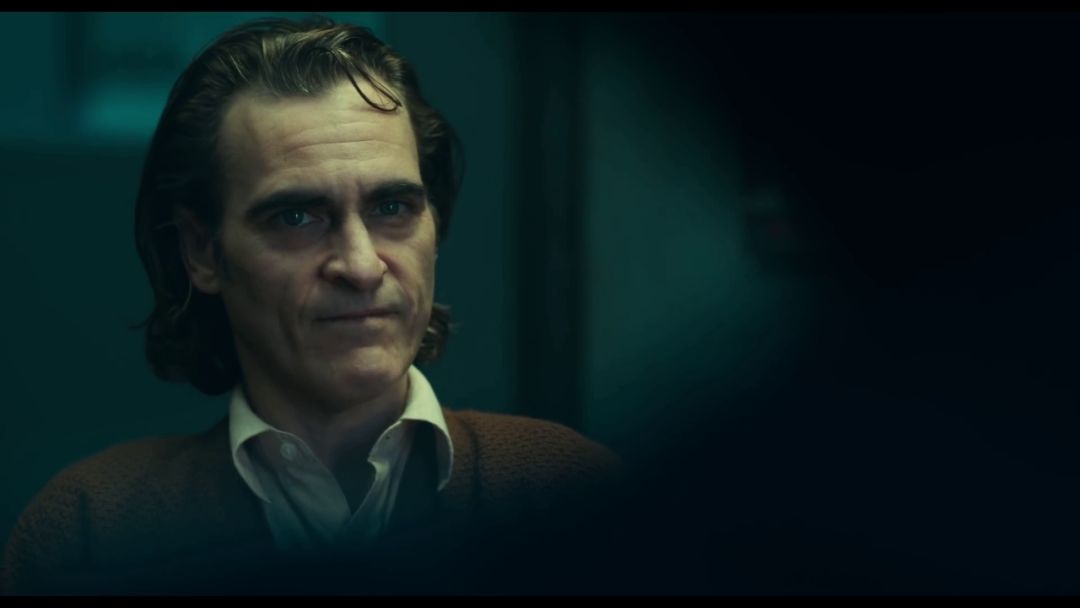 小丑口碑大爆豆瓣评分9,dc新片小丑首曝预告风格黑暗