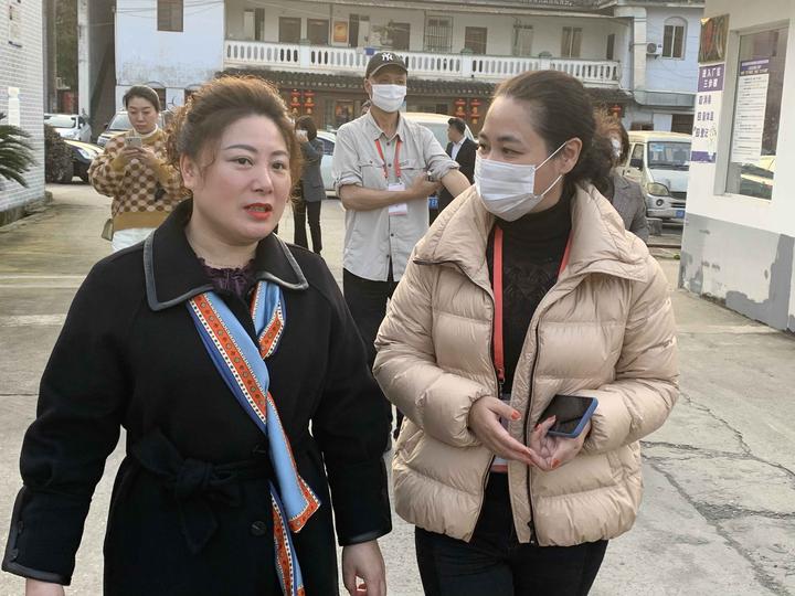 记者眼中的劳动者,记者眼中的干部