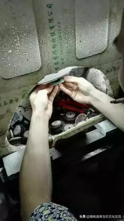 翡翠原石抛光前后比较图解,美玉抛光