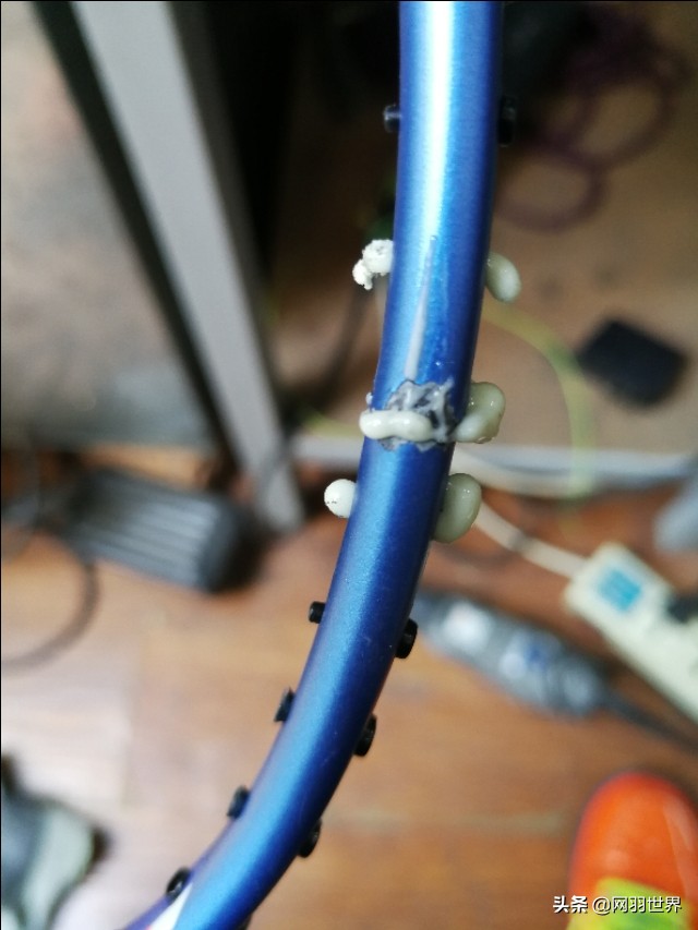羽毛球拍线断了怎么修教程视频,碳纤维羽毛球拍断了有必要修复
