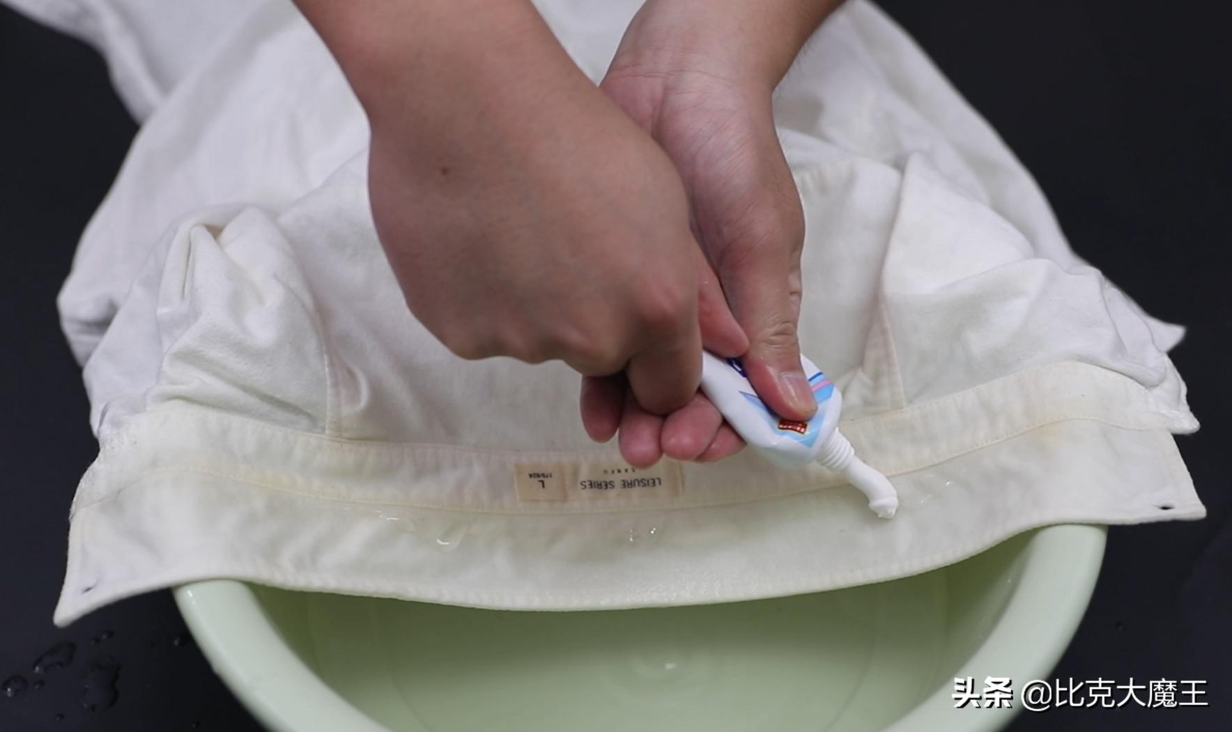 黑色衣服衣领变红色怎么处理,黑色衣服衣领发白怎么恢复黑