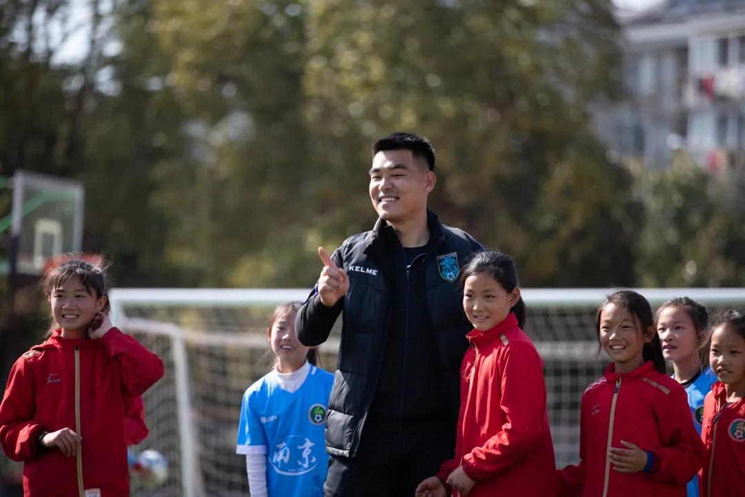 小小女人完整版歌曲,小小女兵视频获奖