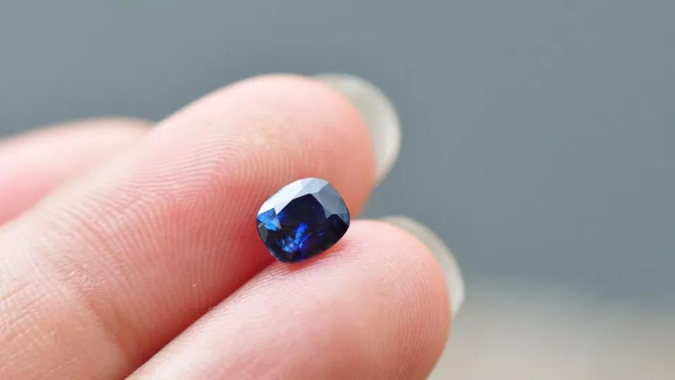 珠宝玉石饰品如何区分裂纹和石纹,珠宝玉石是怎么分类的图片