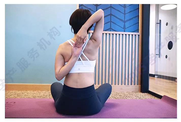 产后含胸驼背能纠正吗,产后脖子后背发凉不舒服怎么办