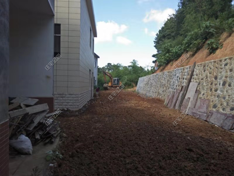 把房子交给农村堂弟，17万盖两层，建成村里头一栋别墅