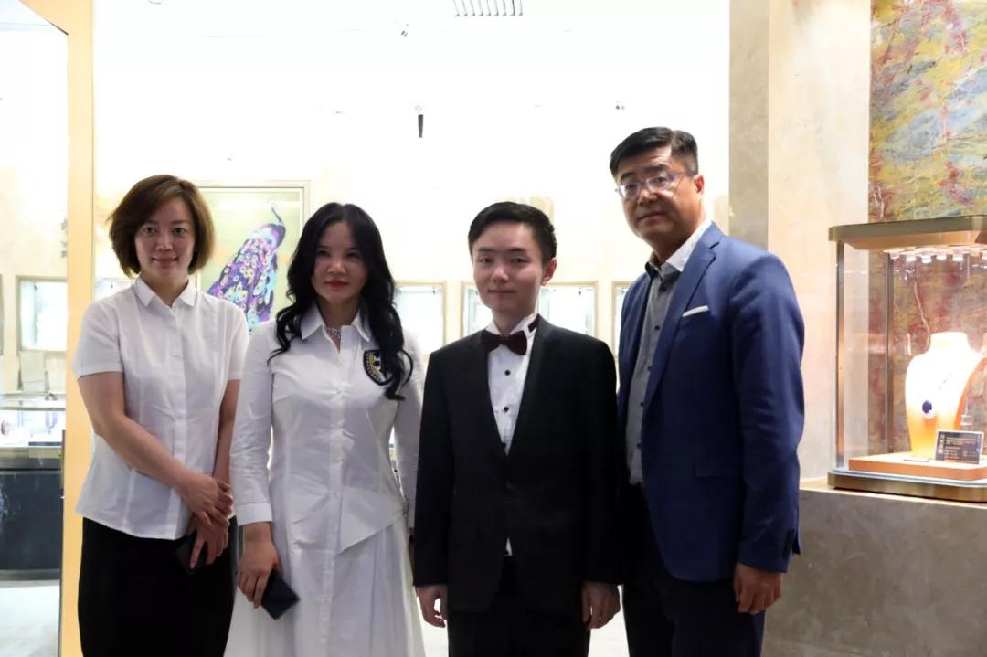 “碧罗珠宝之夜”沈文裕钢琴独奏音乐会完美举行