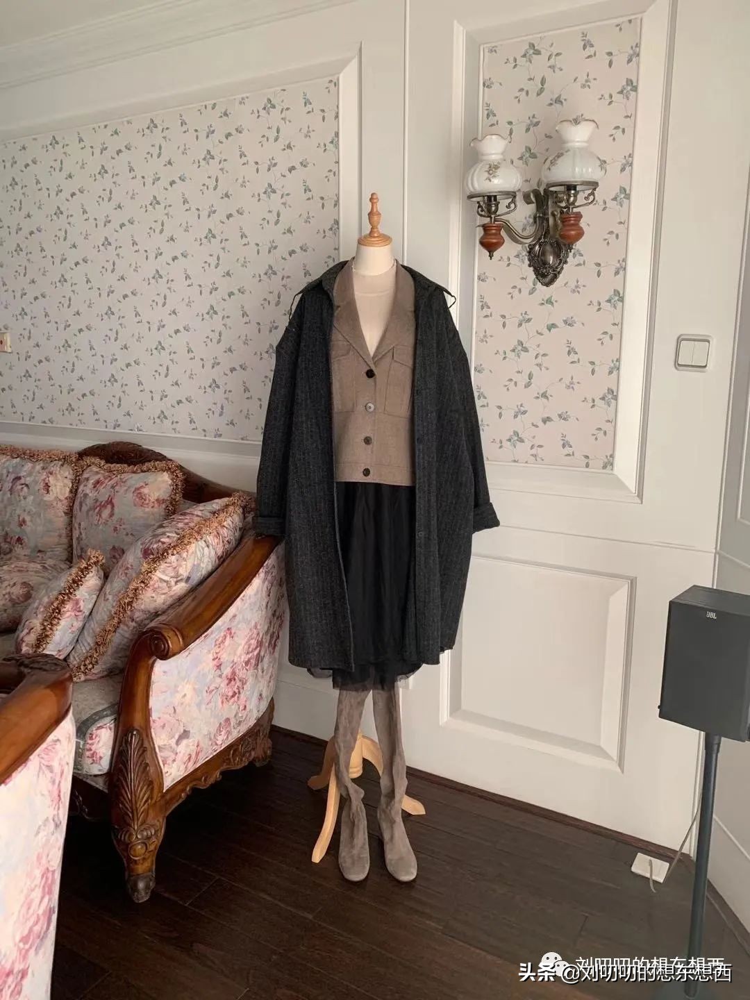 清冷风穿搭高级感冬,冬季素色长衣外套搭配