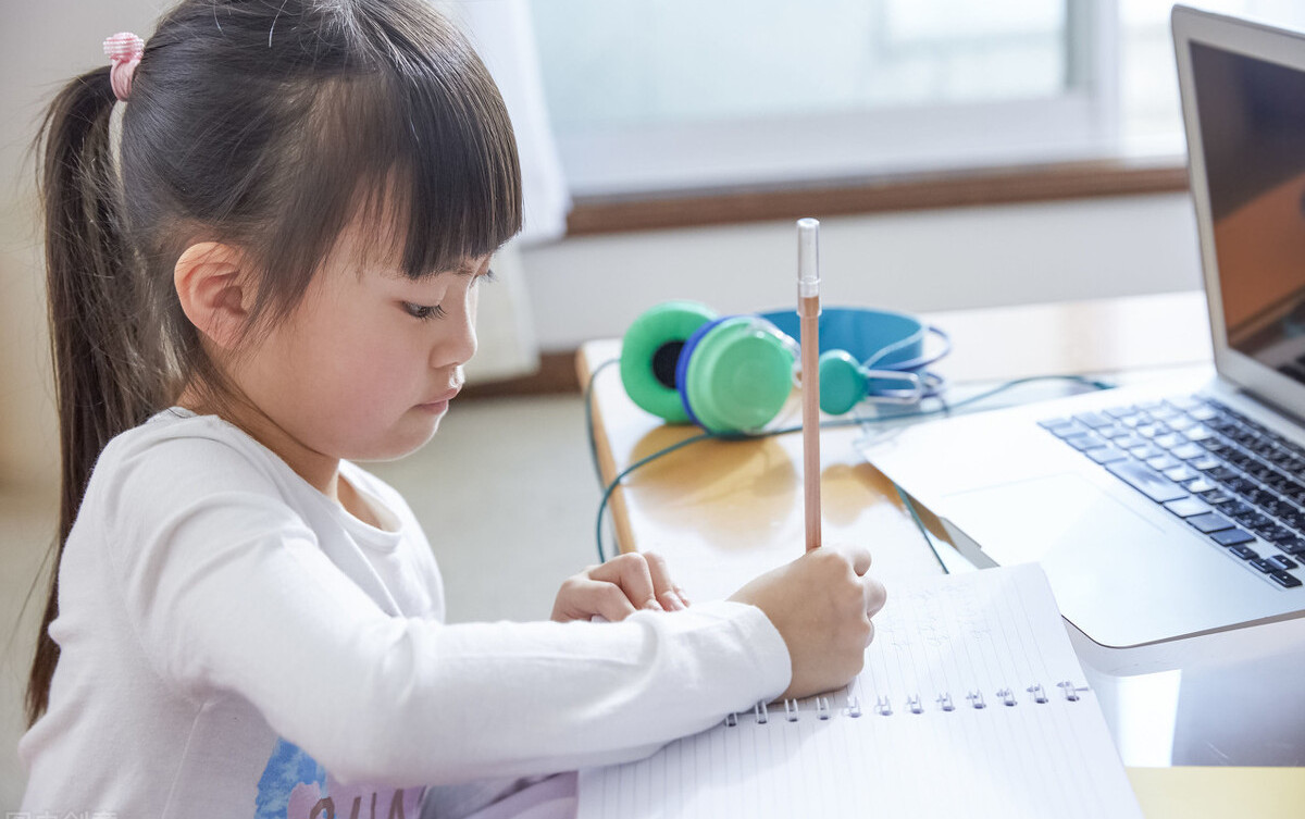 儿子小时候很机灵长大变迟钝了,从小被忽视的孩子长大后性格