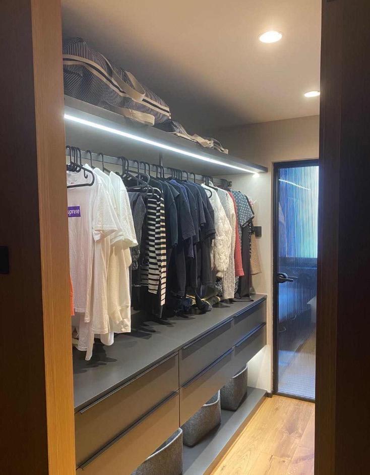 原木色极简家,黑白原木极简风格