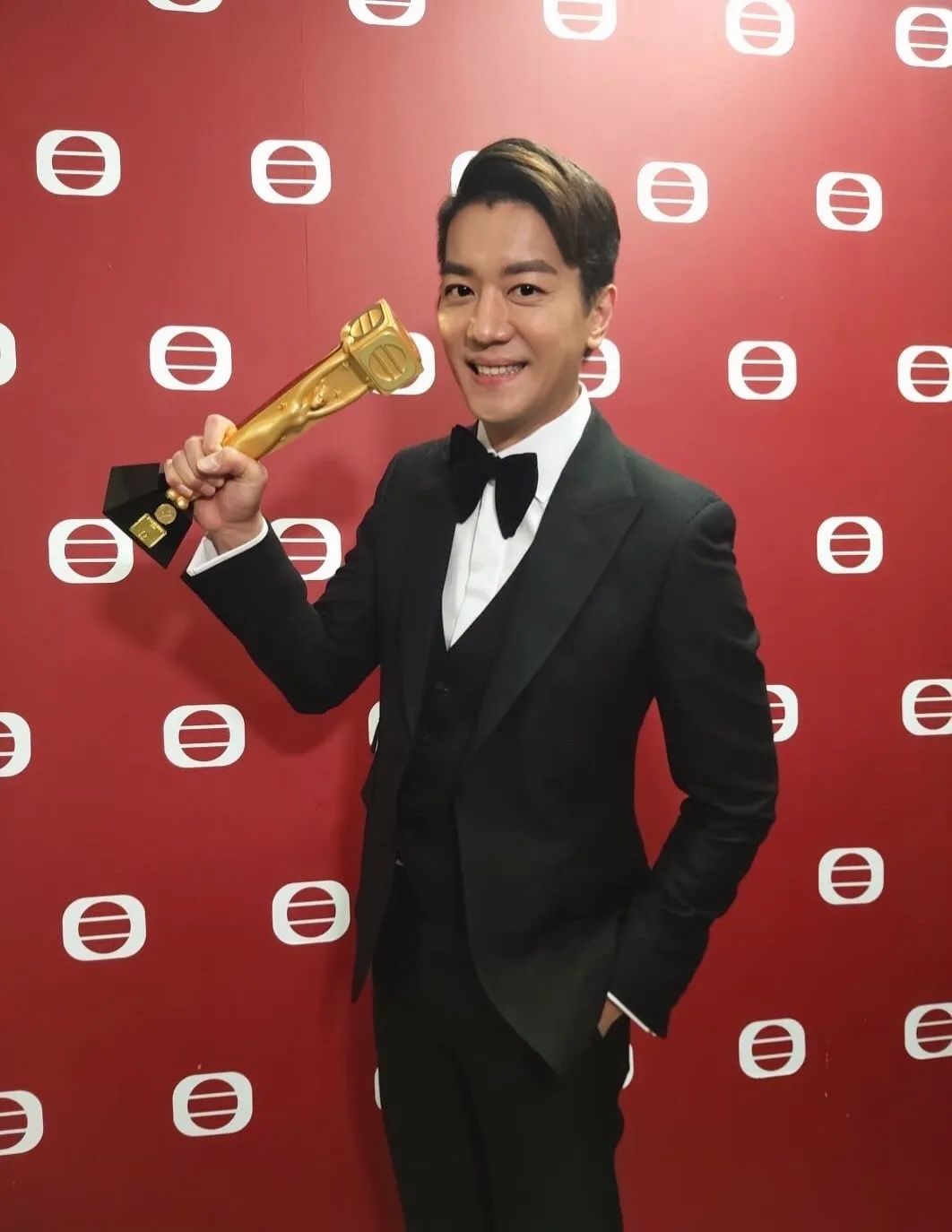 担心！TVB当家小生与富二代太太夫妻同患哮喘病最害怕遗传给儿子