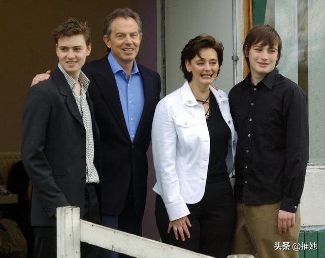 英国首相布莱尔的3岁儿子,英国唐宁街10号首相府