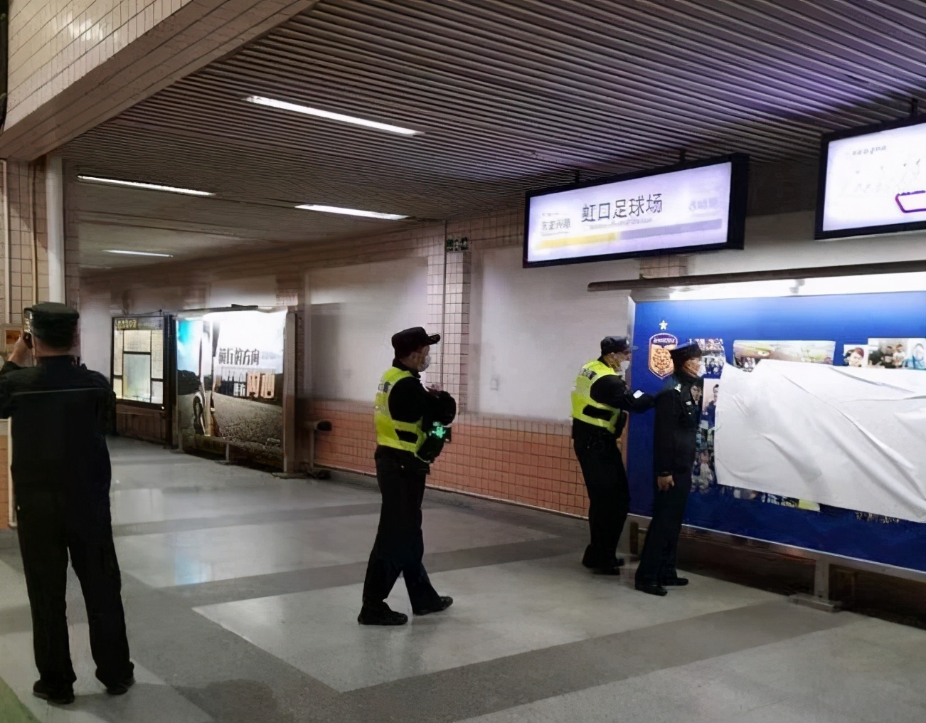 申花主场进球后球迷震撼呐喊视频,申花球迷苏宁夺冠广告