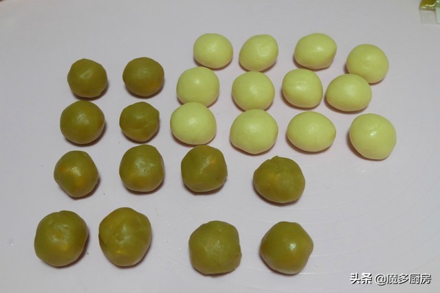 月饼怎么做不用烤箱很简单很好吃,不用转化糖浆又简单又好吃的月饼