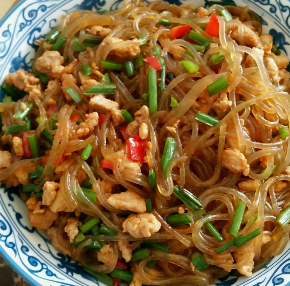炒粉条，总粘​连结​坨？大厨教你2招，粉条爽口顺滑，根根分明