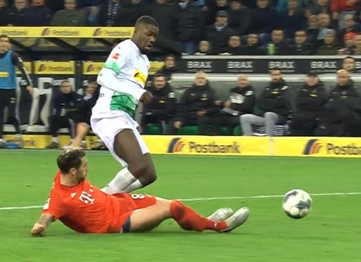 评论拜仁输球,拜仁残阵战门兴