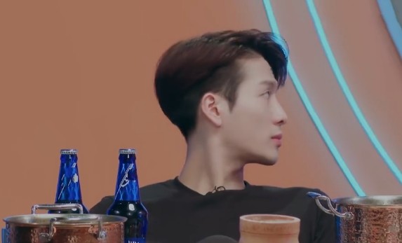 王嘉尔手上戴的丝带,王嘉尔戴的手绳是多少毫米的