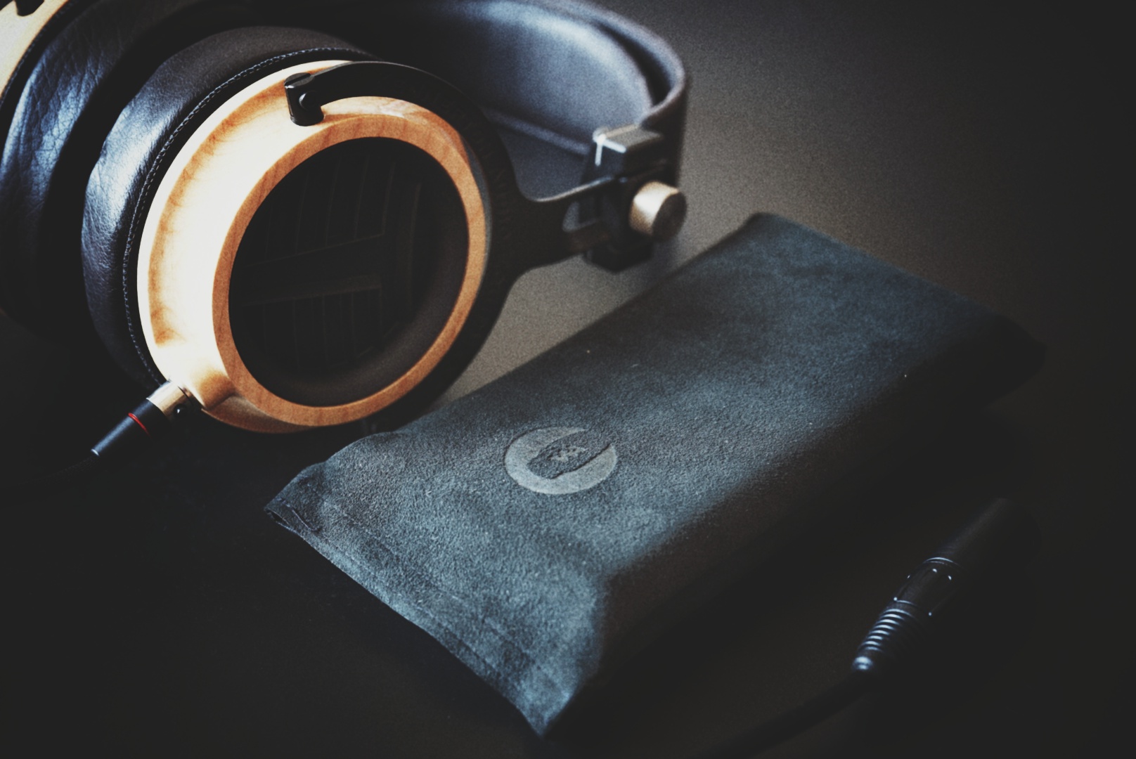 让耳旁，洋溢幸福！售价3W块的苏俄Kennerton参考级平板耳机Thror