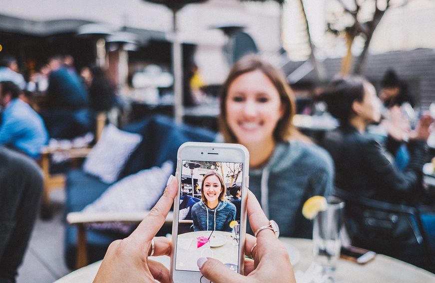 简讯官方旗舰店直播,真我x50pro支持双5g吗