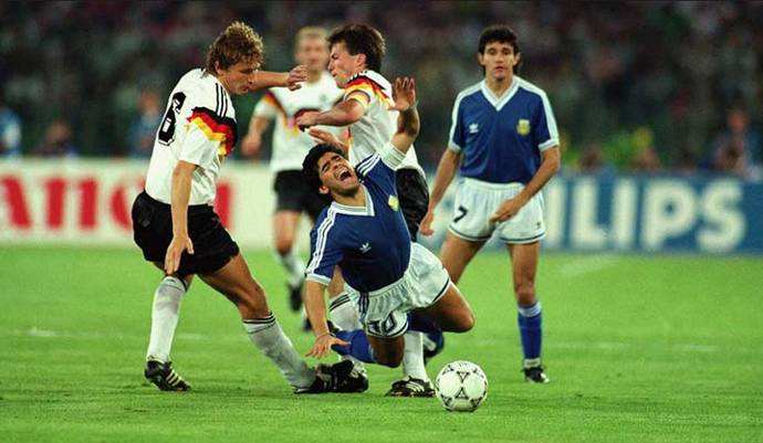 足球史上十大悲伤时刻,天下足球足坛十大悲情瞬间