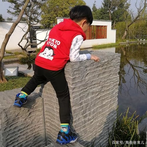孩子上蹿下跳不听指令怎么教育,孩子喜欢跳上跳下怎么办